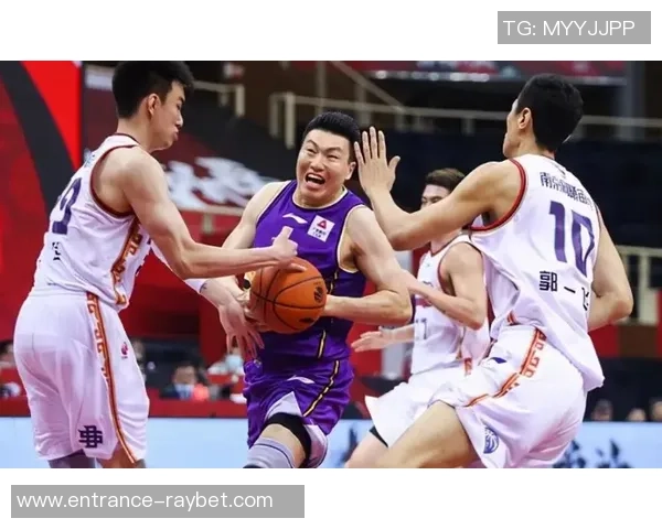 李根:从篮球场上的拼搏到人生旅途的坚持与成长